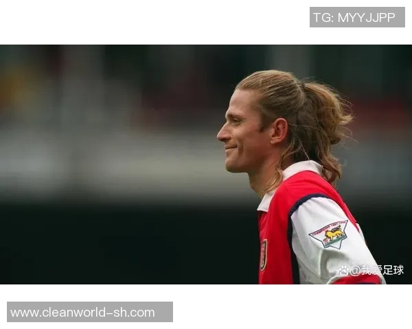 世界足球女子球星风采展现：领跑赛场的传奇与崛起